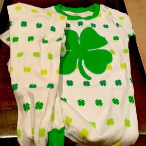 Size 7 unisex shamrock pjs NWT